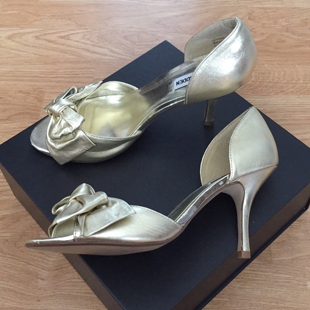 Steve Madden 3.5” Gold Heel - Like New